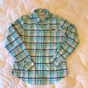Columbia quick dry lightweight long sleeve snap close shirt. Hidden zip pocket